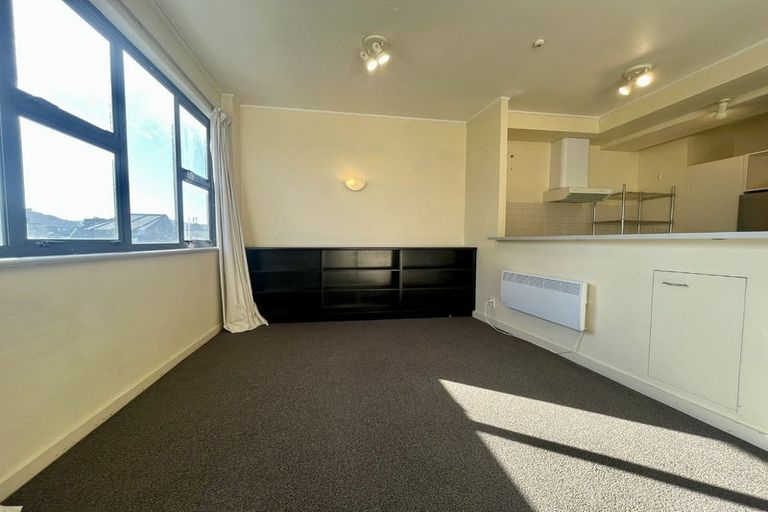 Photo of property in 17 Kent Terrace - Kent Apartments, 3e/16 Kent Terrace, Mount Victoria, Wellington, 6011