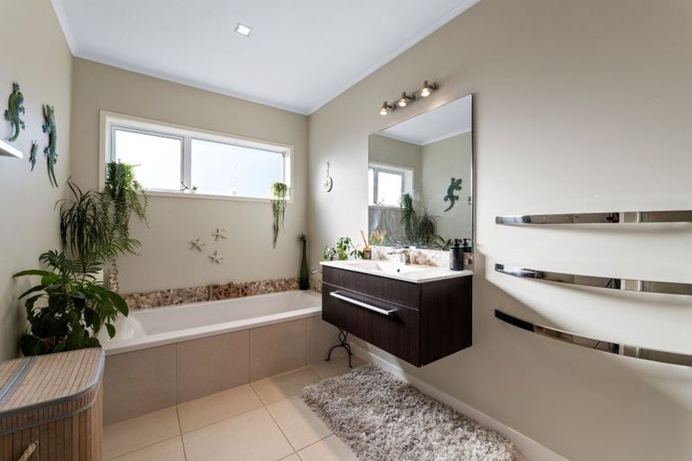 Photo of property in 20 Patterson Road, Hurworth, New Plymouth, 4371