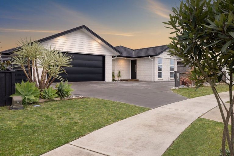 Photo of property in 14 Bill Miller Drive, Papamoa, 3118