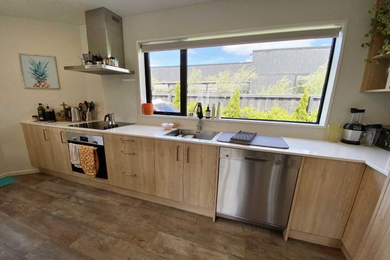 Photo of property in 2/98 Hills Road, Edgeware, Christchurch, 8013