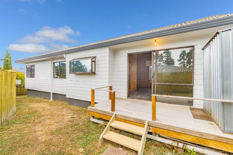 Photo of property in 24 Miriam Corban Heights, Henderson, Auckland, 0612