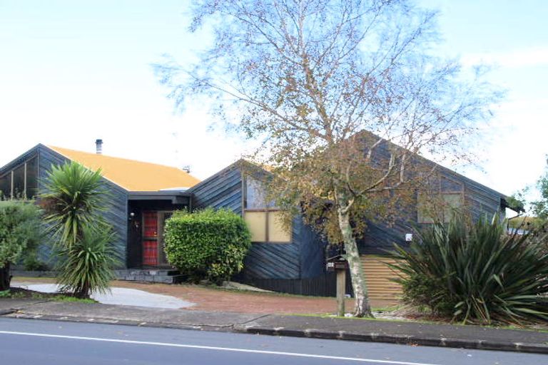 Photo of property in 40 Botany Road, Botany Downs, Auckland, 2010
