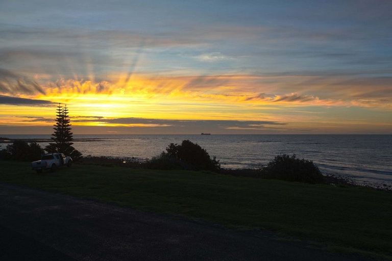 Photo of property in 15 Tiromoana Crescent, Bell Block, New Plymouth, 4312