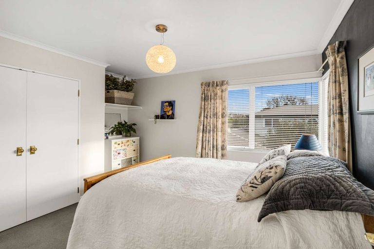 Photo of property in 42 Manapouri Crescent, Hokowhitu, Palmerston North, 4410