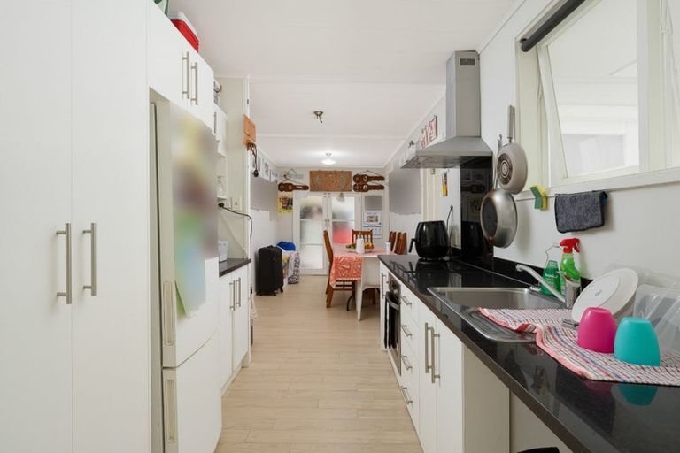 Photo of property in 52 Robertson Road, Favona, Auckland, 2024