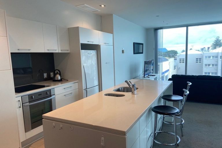 Photo of property in Sentinel Apartments, 403/3 Northcroft Street, Takapuna, Auckland, 0622
