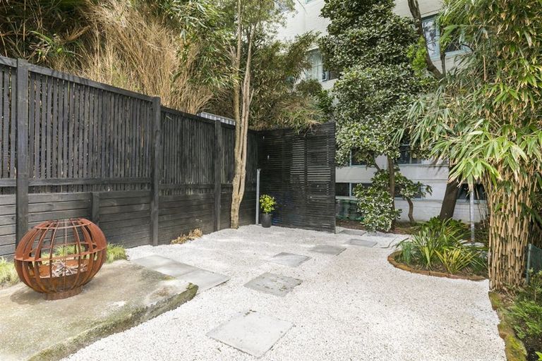 Photo of property in 15 Moir Street, Mount Victoria, Wellington, 6011