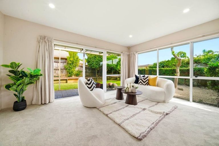 Photo of property in 22 Suncrest Drive, West Harbour, Auckland, 0618