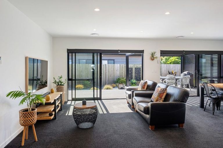Photo of property in 17 Kaiwaru Place, Waikanae, 5036