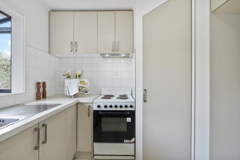 Photo of property in 2/38 Waverley Avenue, Glenfield, Auckland, 0629