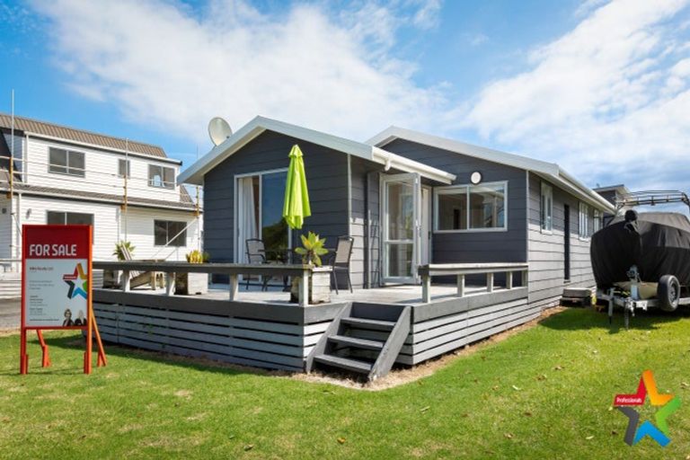 Photo of property in 16 Tatai Road, Bowentown, Waihi Beach, 3177