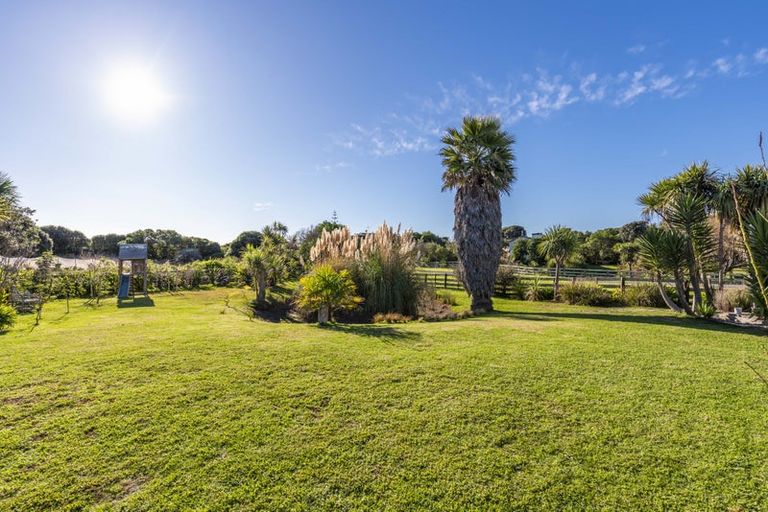 Photo of property in 116a Paetawa Road, Peka Peka, Waikanae, 5391