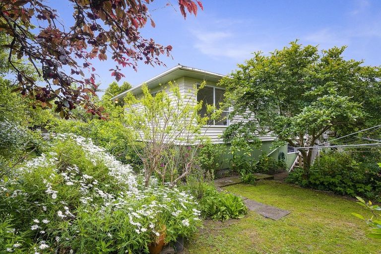 Photo of property in 28 Weka Road, Raumati Beach, Paraparaumu, 5032