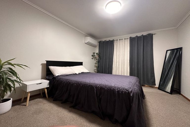 Photo of property in 2/54 Titirangi Road, New Lynn, Auckland, 0600