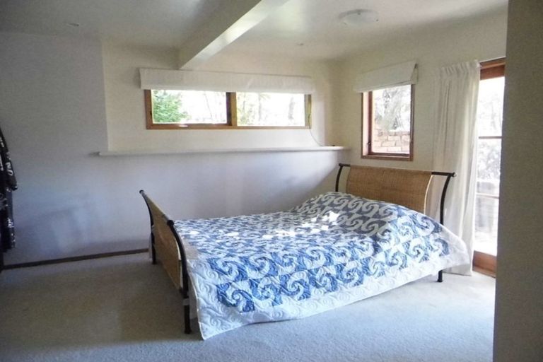 Photo of property in 5 Kekeno Grove, Tirohanga, Lower Hutt, 5010