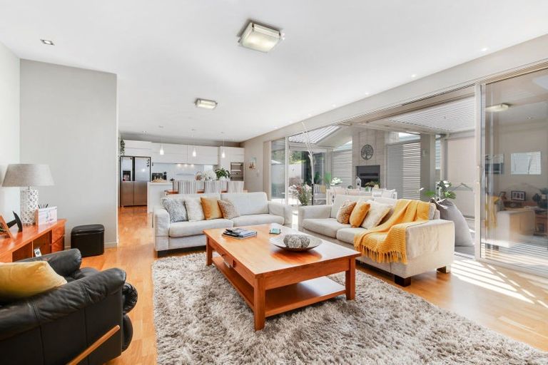 Photo of property in 39 Grand Drive, Orewa, 0931