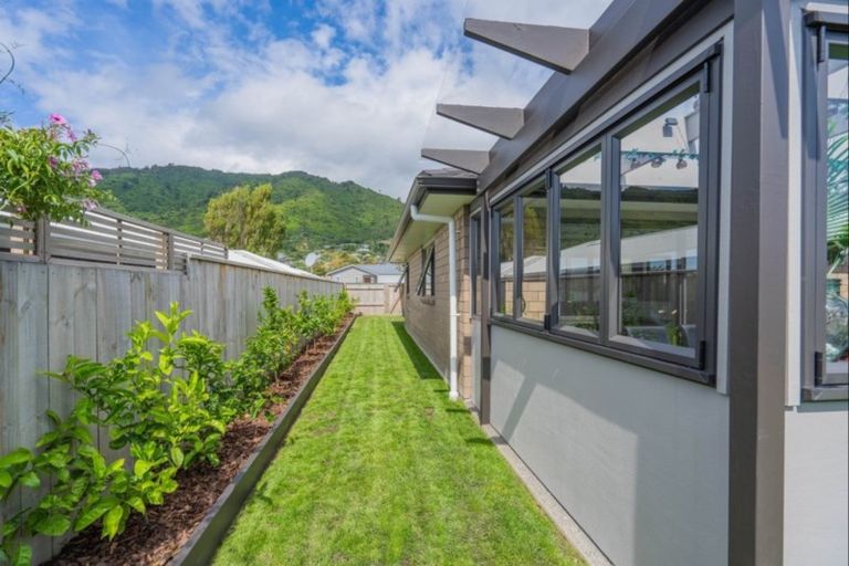 Photo of property in 7 Mahia Lane, Waikanae, 5036