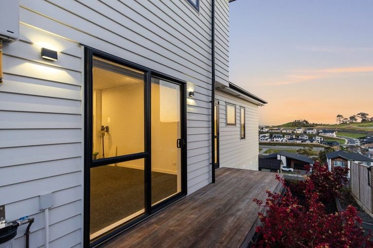 Photo of property in 39 Davey Crescent, Orewa, 0931