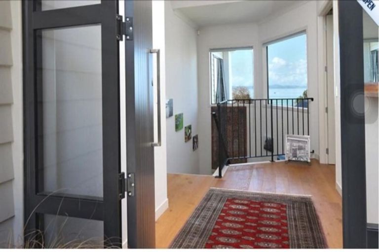 Photo of property in 1a Burford Place, Mellons Bay, Auckland, 2014