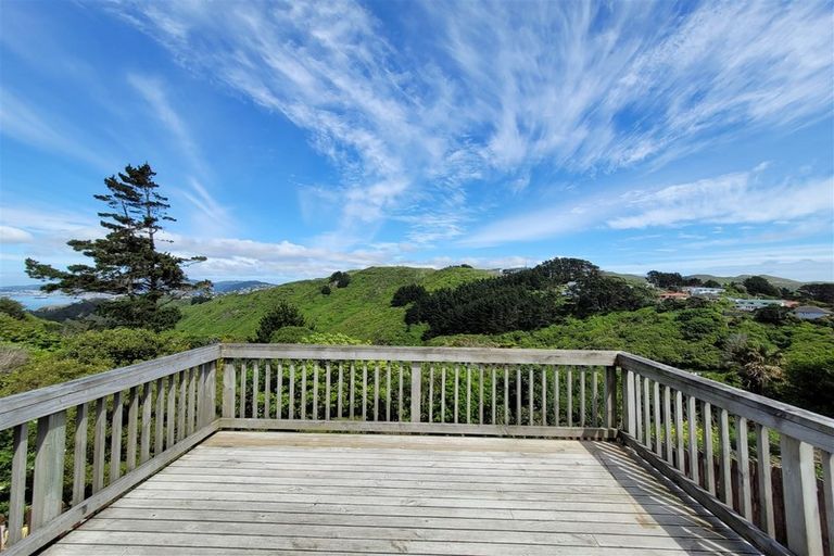 Photo of property in 20 Miles Crescent, Newlands, Wellington, 6037