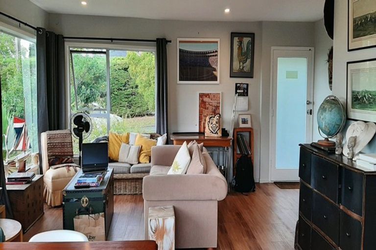 Photo of property in 37 West Lynn Road, Titirangi, Auckland, 0604