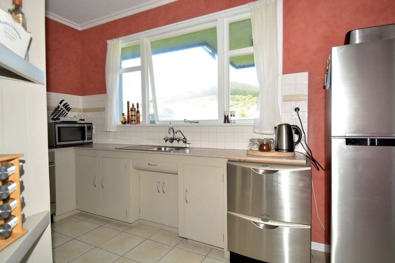 Photo of property in 258 Marine Parade, Bluff, 9814