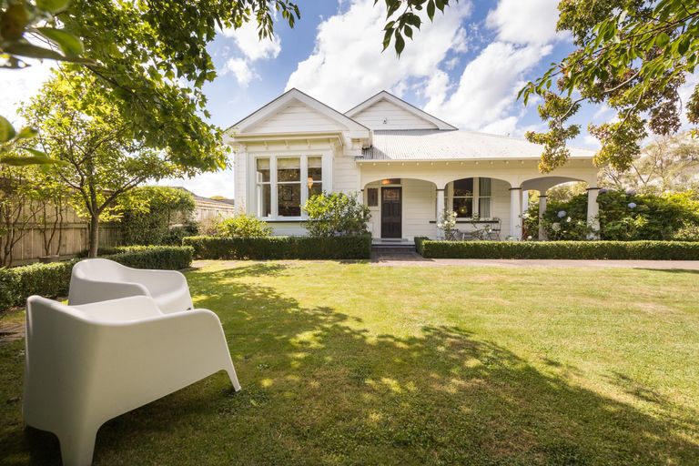 Photo of property in 135 Russell Street, Palmerston North, 4414