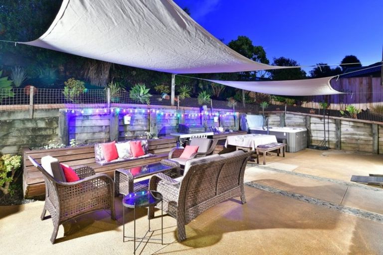 Photo of property in 11 Roberta Crescent, Orewa, 0931