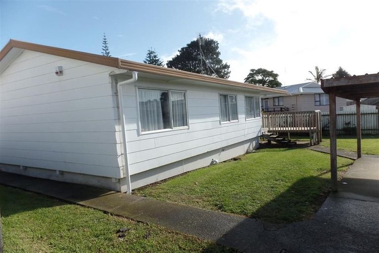 Photo of property in 2/55 Palmers Road, Clendon Park, Auckland, 2103