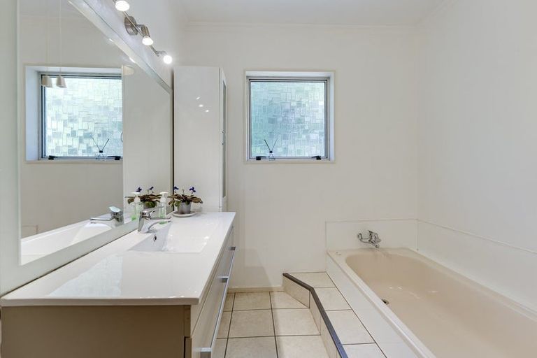 Photo of property in 1/104 Tosswill Road, Tahunanui, Nelson, 7011