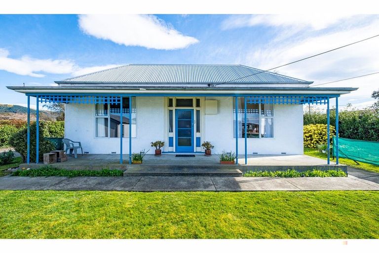 Photo of property in 2 Point Bush Road, Waimate, 7924