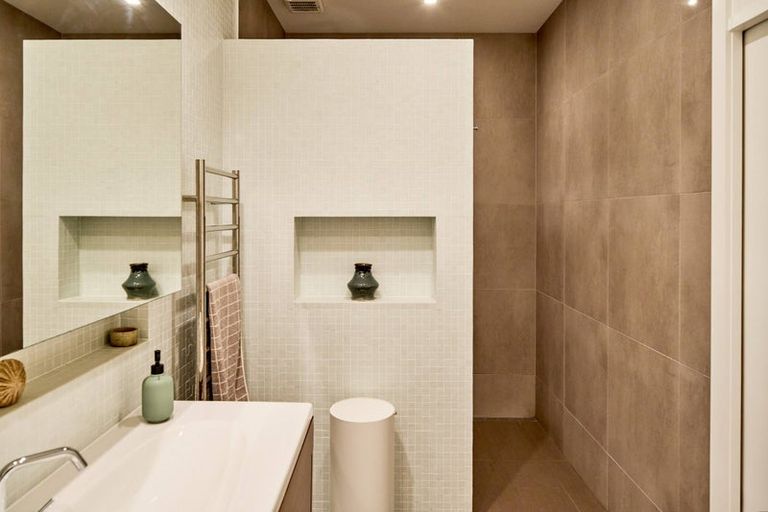 Photo of property in 4 Francis Bell Grove, Lowry Bay, Lower Hutt, 5013