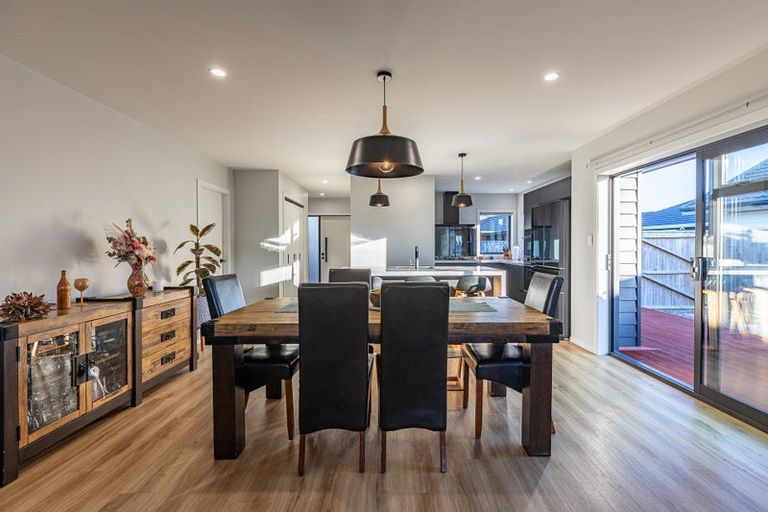 Photo of property in 10 Cyprus Place, Fitzherbert, Palmerston North, 4410