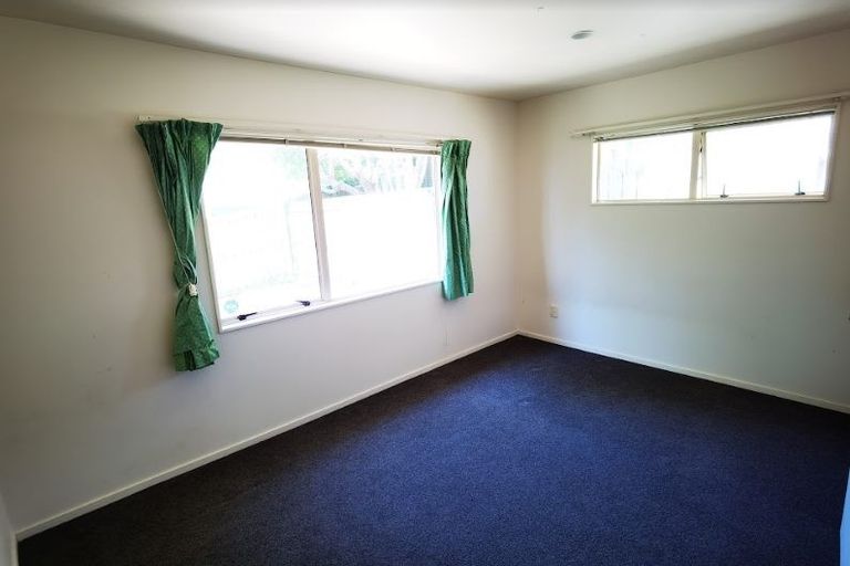 Photo of property in 8 Mandeville Place, Unsworth Heights, Auckland, 0632