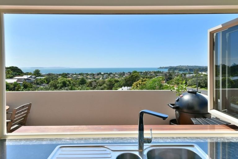 Photo of property in 37 Elliston Crescent, Stanmore Bay, Whangaparaoa, 0932