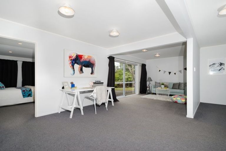 Photo of property in 59 Moontide Road, Kumeu, 0892