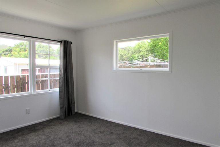 Photo of property in 33 Stockdale Street, Wainuiomata, Lower Hutt, 5014