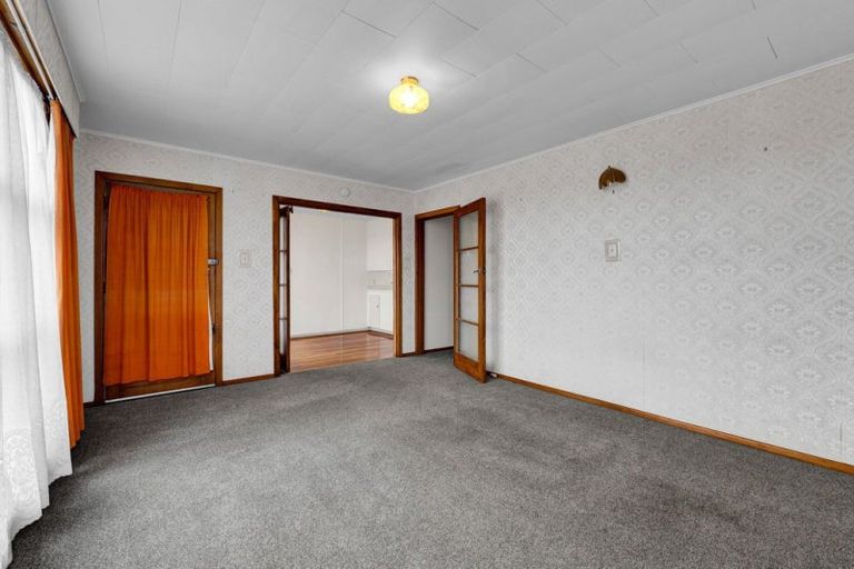 Photo of property in 79 Omata Road, Marfell, New Plymouth, 4310