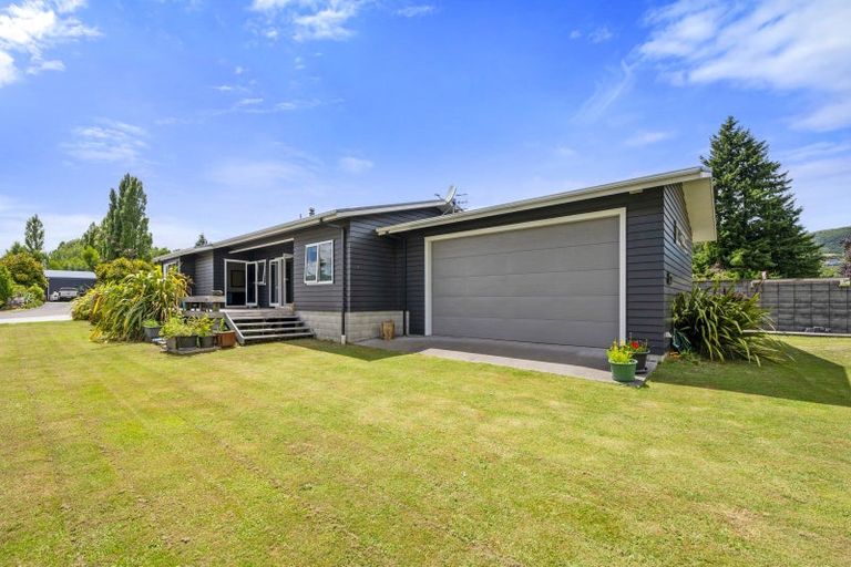 Photo of property in 1 Seagers Close, Kinloch, Taupo, 3377