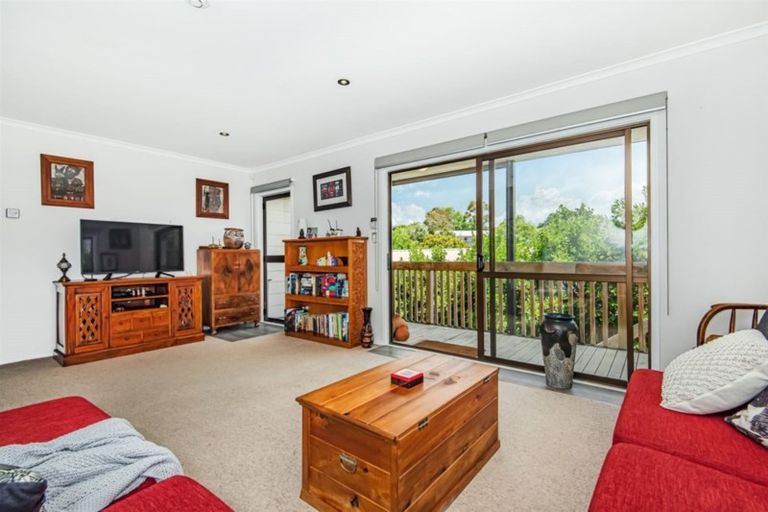 Photo of property in 4 Mona Vale, West Harbour, Auckland, 0618