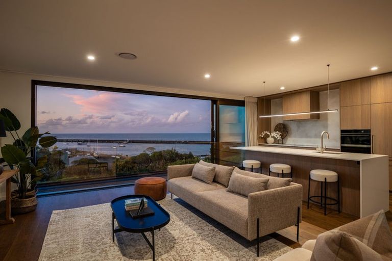 Photo of property in 10a Whiteley Street, Moturoa, New Plymouth, 4310