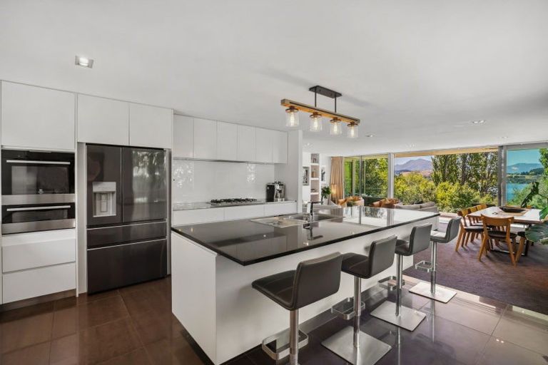 Photo of property in 10 Tapley Paddock, Wanaka, 9305