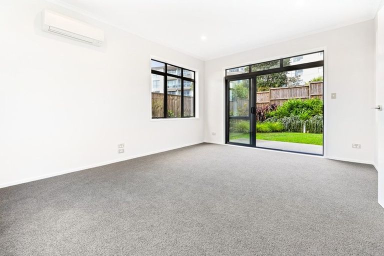 Photo of property in 21 Couldrey Crescent, Red Beach, 0932