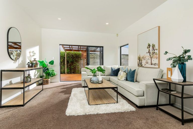 Photo of property in 48 Huntington Park Drive, Greenhithe, Auckland, 0632