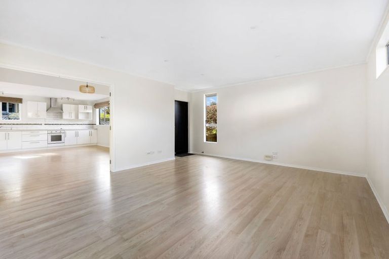 Photo of property in 9 Ambury Place, Merrilands, New Plymouth, 4312