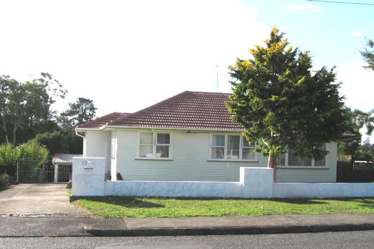 Photo of property in 62 Glen Marine Parade, Glendene, Auckland, 0602