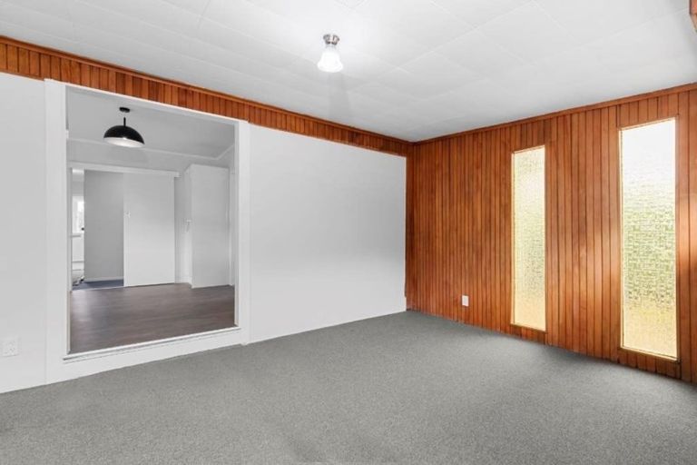 Photo of property in 4 Sexton Place, Manurewa East, Auckland, 2102