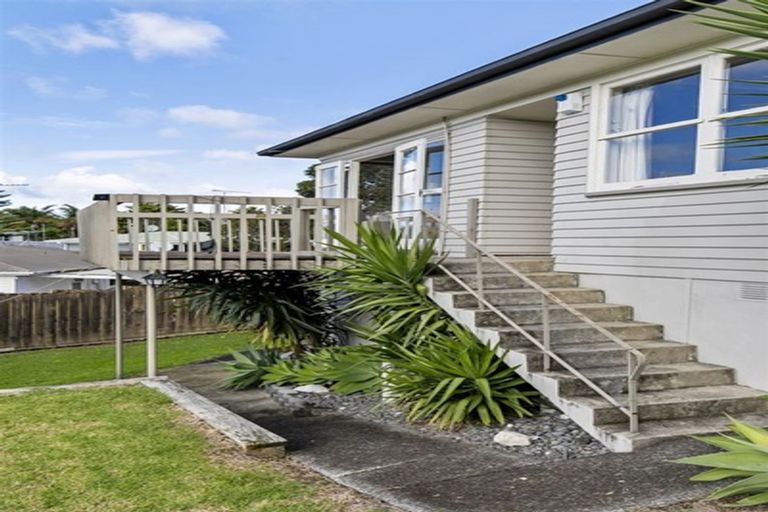 Photo of property in 60 Lauderdale Road, Birkdale, Auckland, 0626