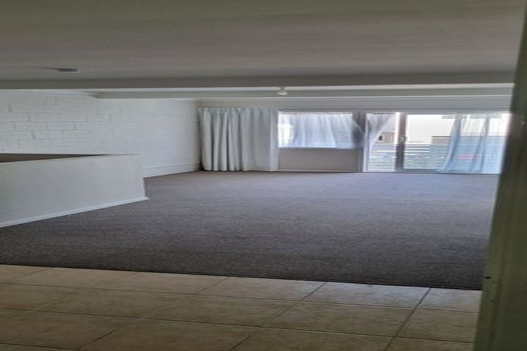 Photo of property in 1/15 Bloomsbury Grove, Newlands, Wellington, 6037