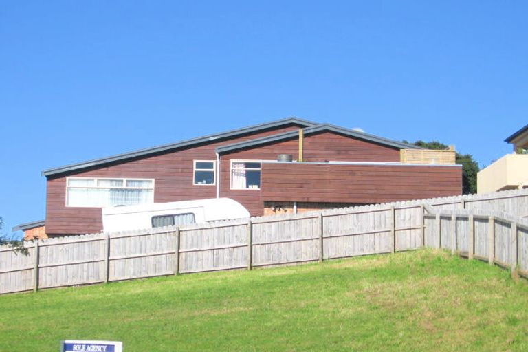 Photo of property in 66 San Valentino Drive, Henderson, Auckland, 0612